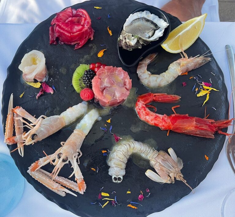 Piatti di pesce freschissimo serviti al ristorante della Locanda Stravedo, Pellestrin
